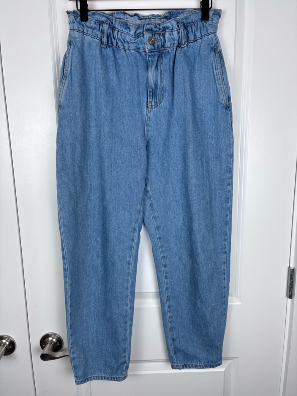Zara Women’s Light Wash Blue Paperbag Waist Jeans Size 4